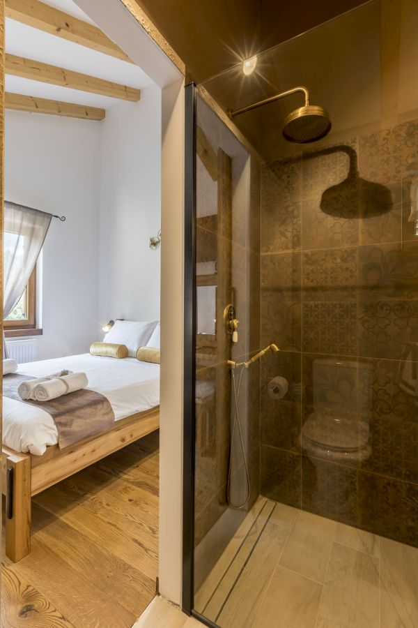 e265ffbf f154 4411 a209 a8973e495fbf 1_all_1405